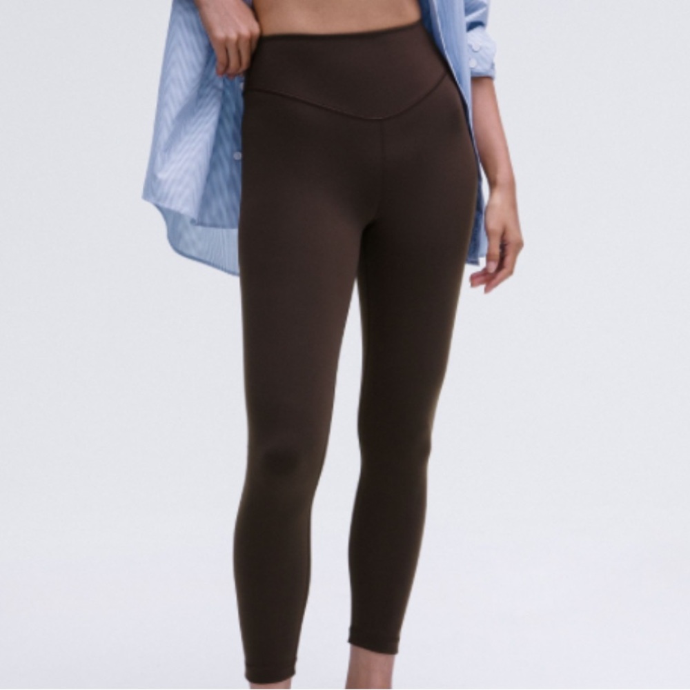 EUC Lululemon Wunder Under High Rise Legging Tight 25" 
Espresso